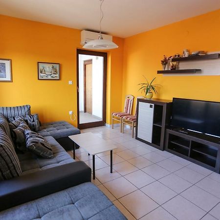 Apartment Sunny Place Pula Bagian luar foto