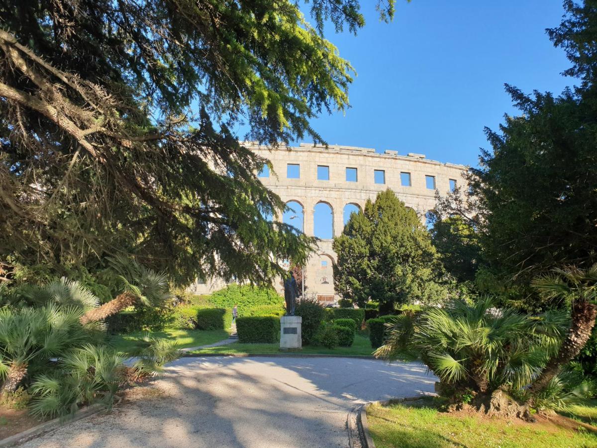 Apartment Sunny Place Pula Bagian luar foto