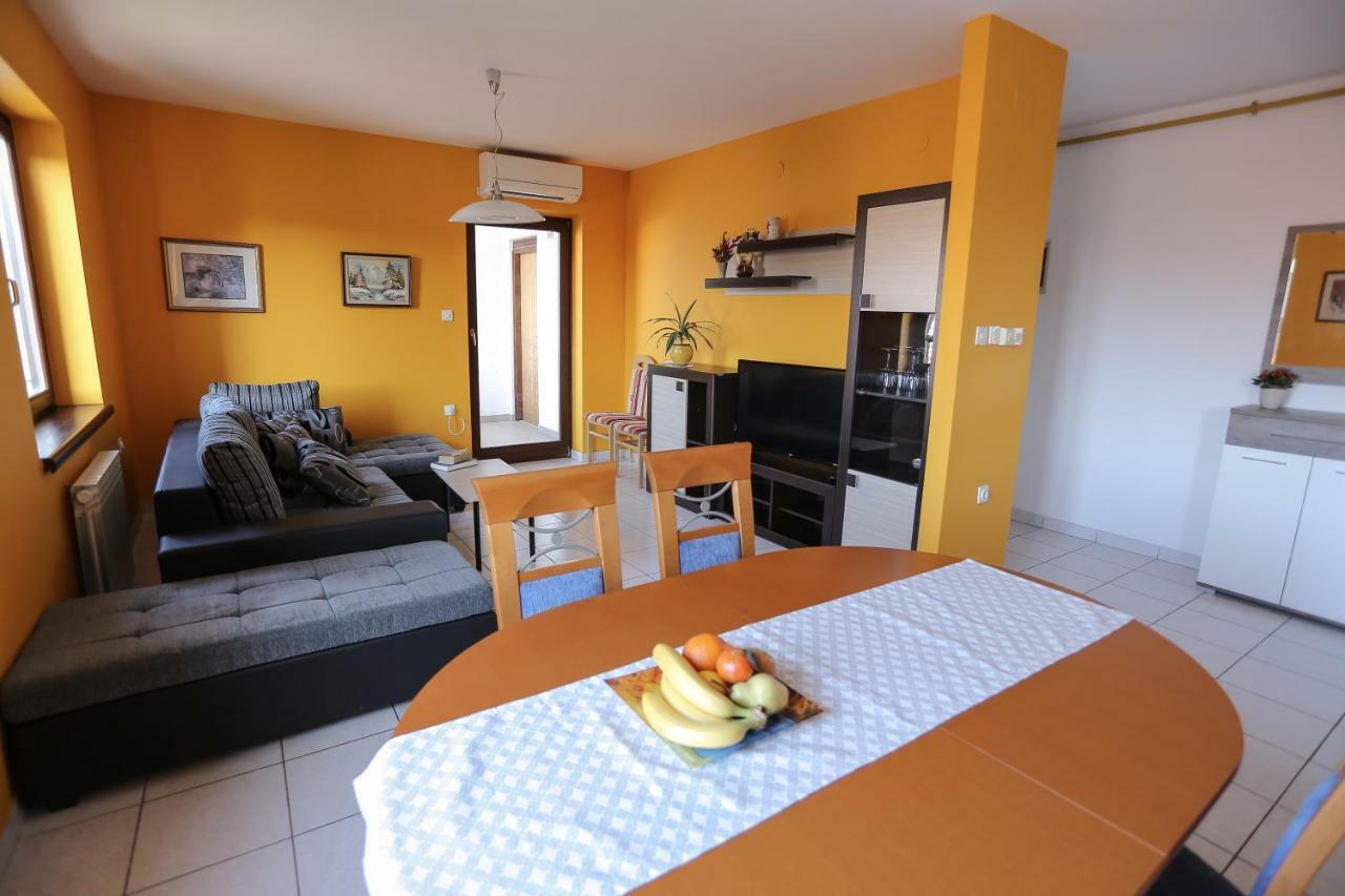 Apartment Sunny Place Pula Bagian luar foto