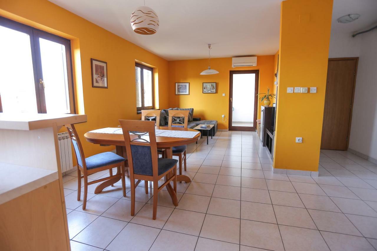 Apartment Sunny Place Pula Bagian luar foto
